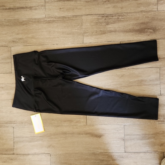 Goldsheep Black Capri Leggings - Picture 5 of 5